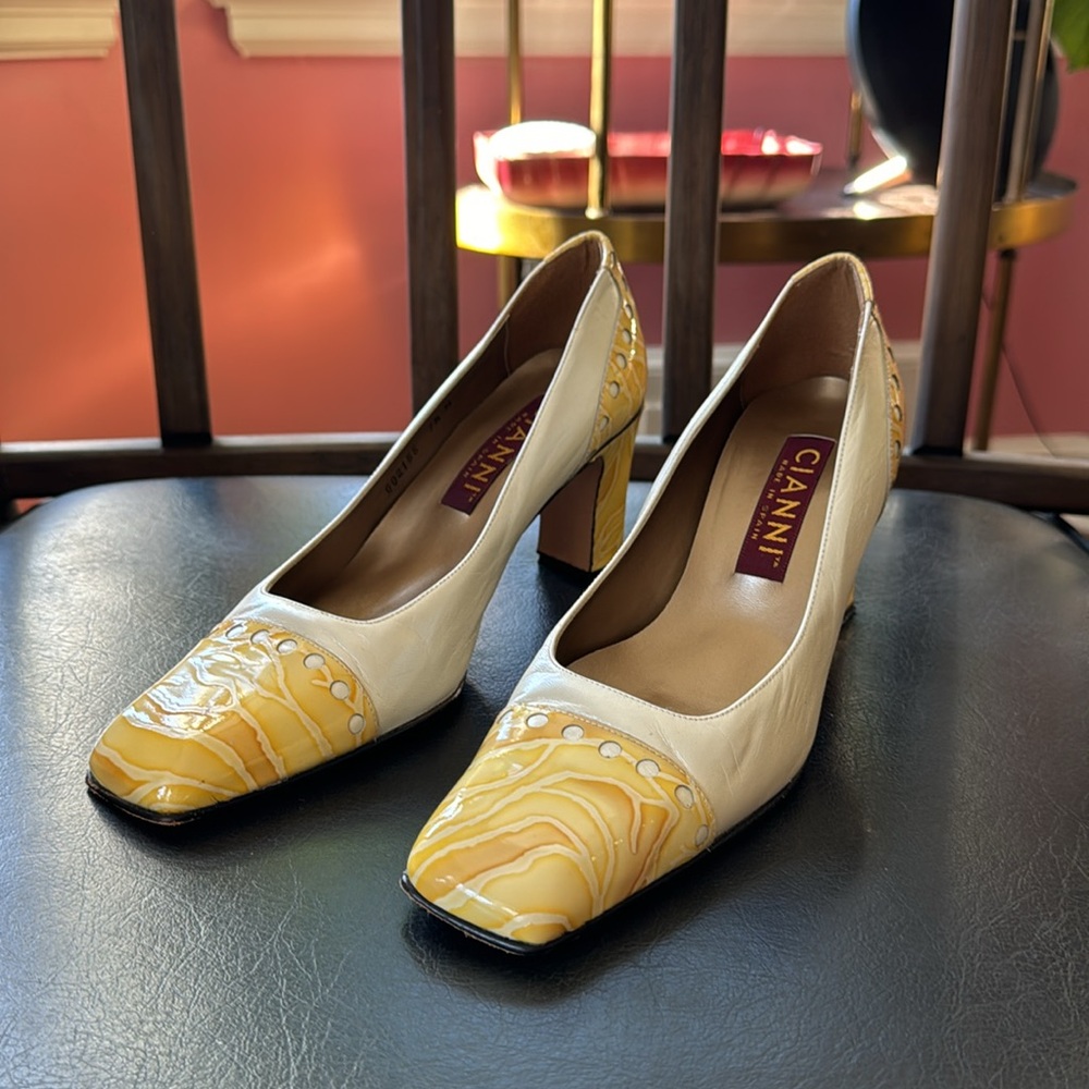 💛🤍 Vintage Cianni leather heels
